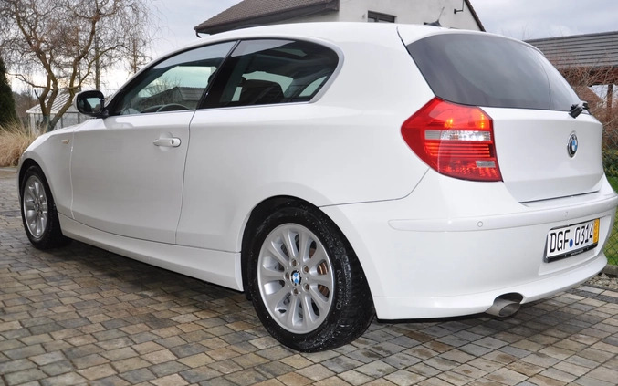BMW Seria 1 cena 22500 przebieg: 240000, rok produkcji 2010 z Bełchatów małe 326